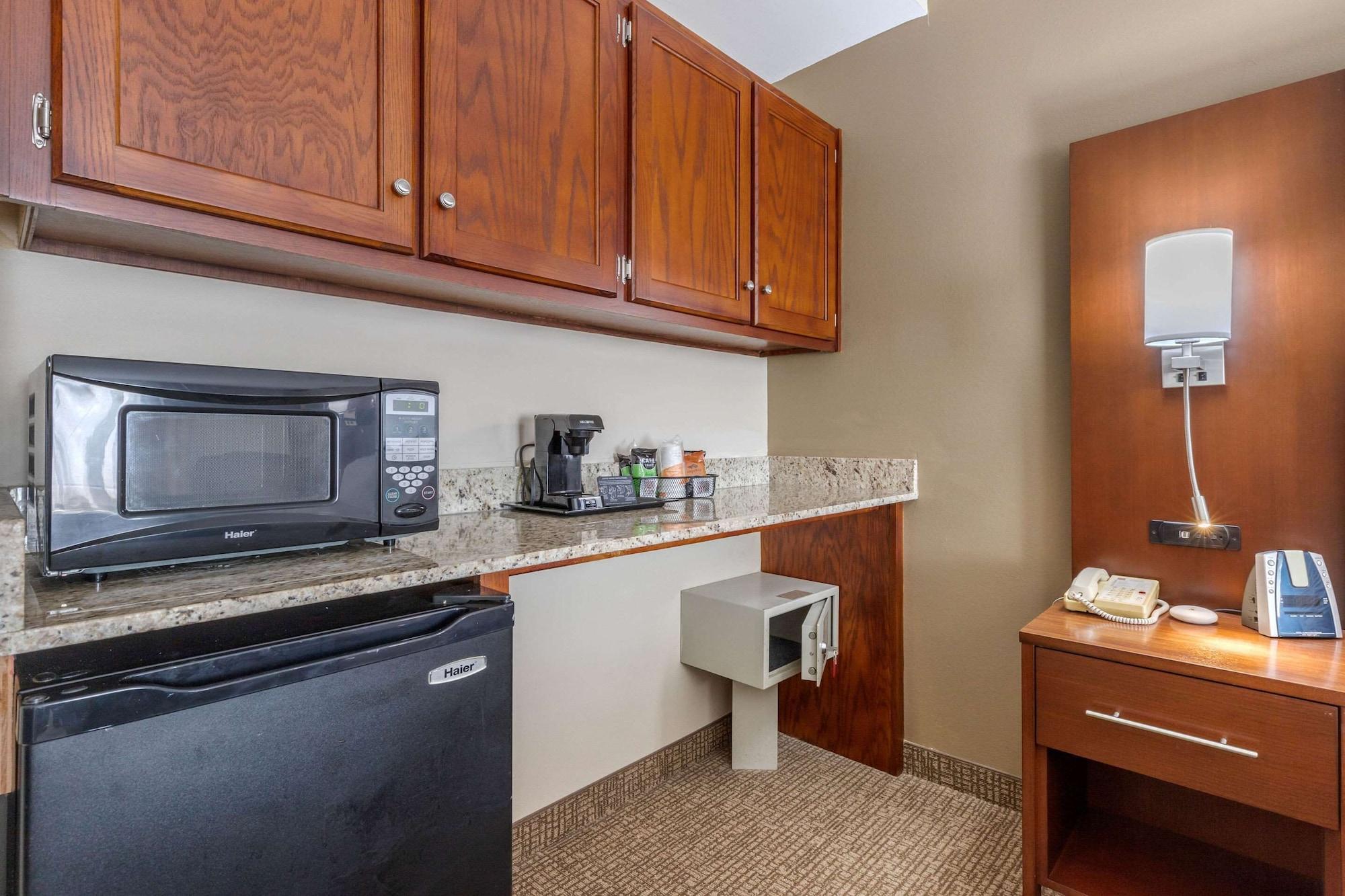Comfort Suites Johnson City Near University Экстерьер фото